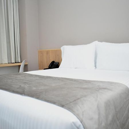 Em Hotel Corferias Embajada Americana 보고타 외부 사진