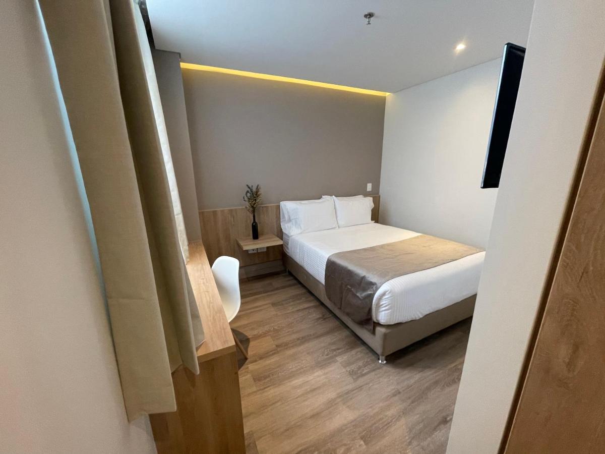 Em Hotel Corferias Embajada Americana 보고타 외부 사진