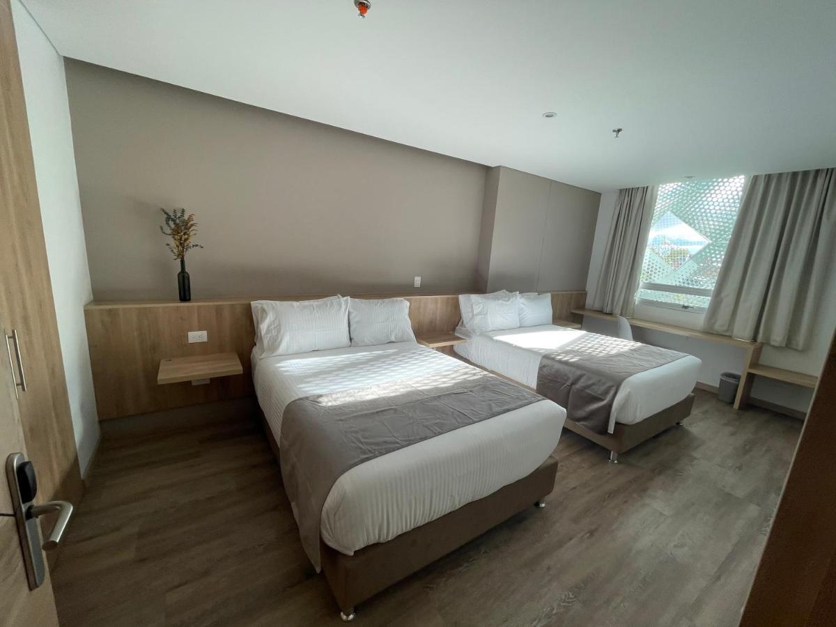 Em Hotel Corferias Embajada Americana 보고타 외부 사진