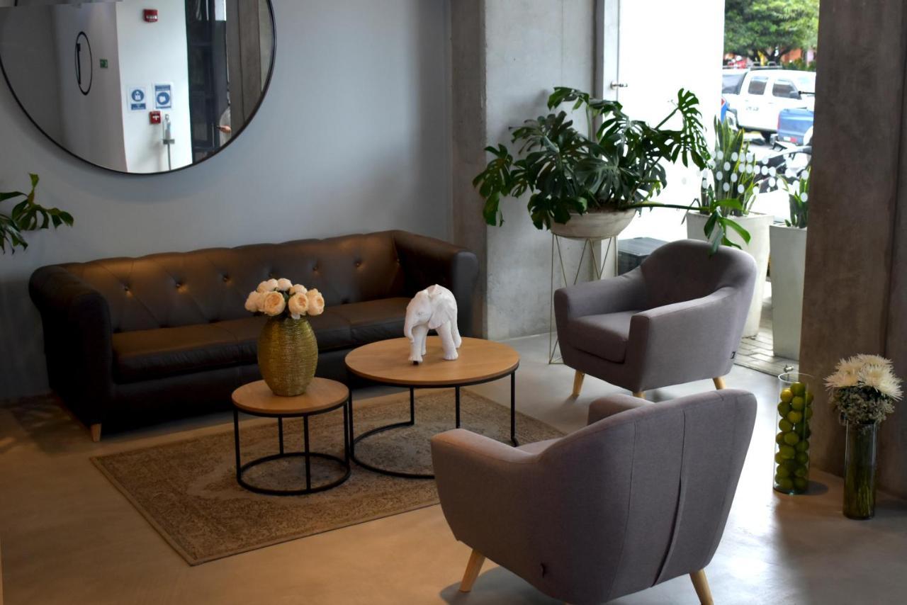 Em Hotel Corferias Embajada Americana 보고타 외부 사진