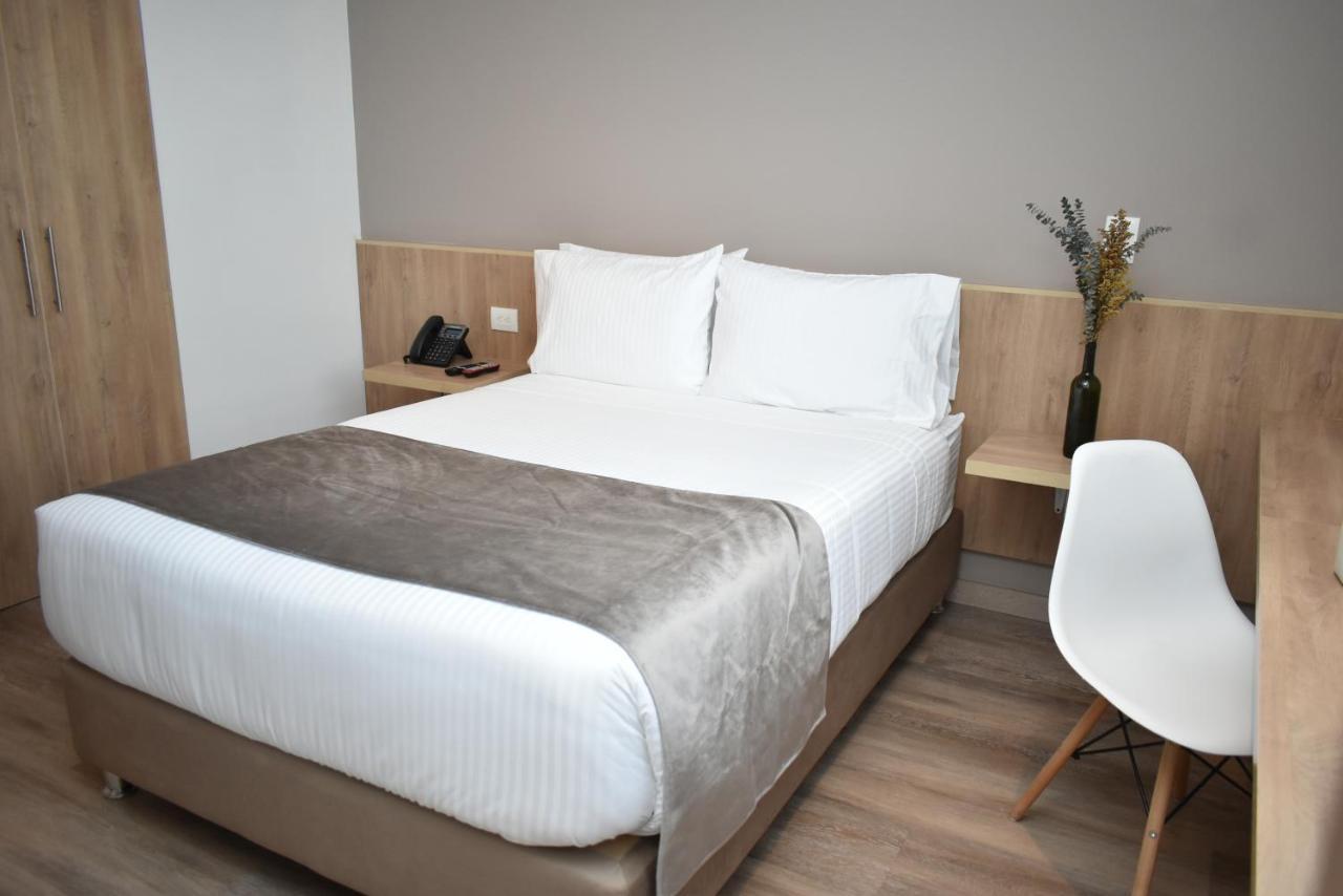 Em Hotel Corferias Embajada Americana 보고타 외부 사진