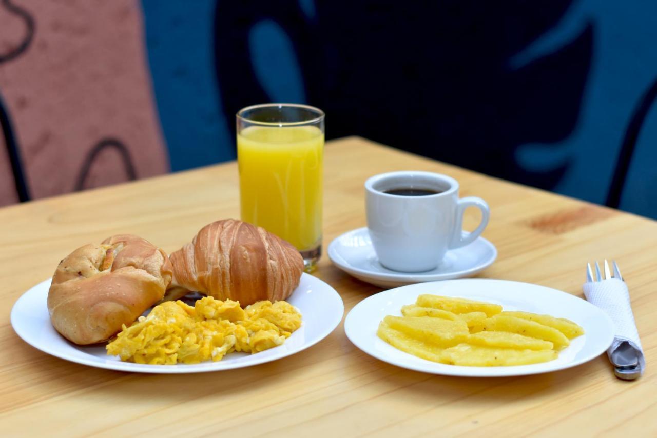 Em Hotel Corferias Embajada Americana 보고타 외부 사진