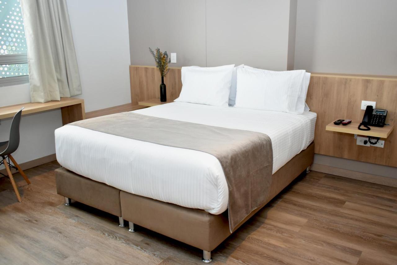 Em Hotel Corferias Embajada Americana 보고타 외부 사진