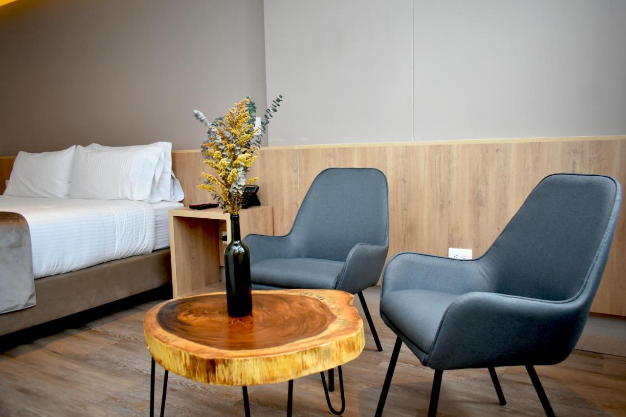 Em Hotel Corferias Embajada Americana 보고타 외부 사진