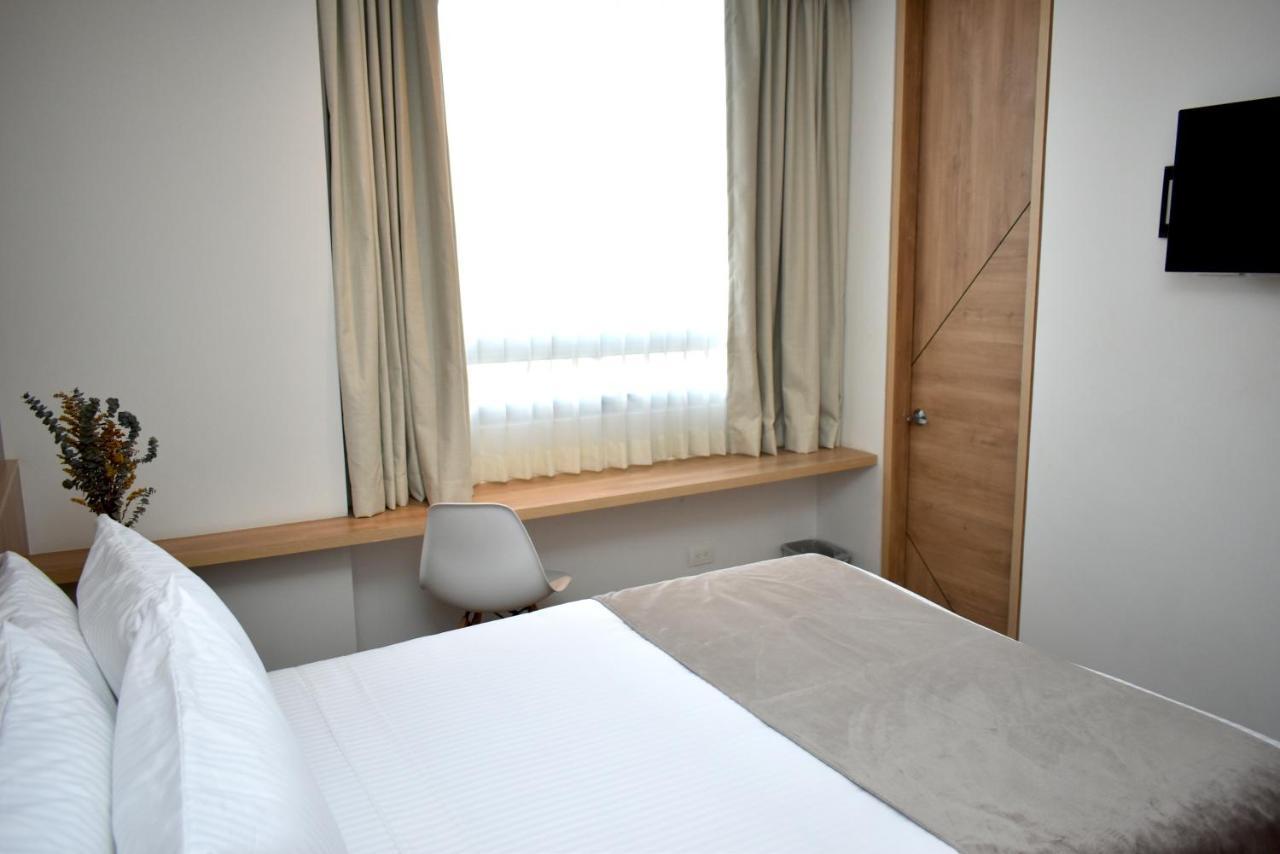 Em Hotel Corferias Embajada Americana 보고타 외부 사진