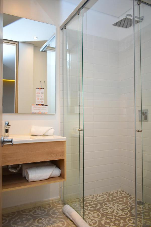 Em Hotel Corferias Embajada Americana 보고타 외부 사진