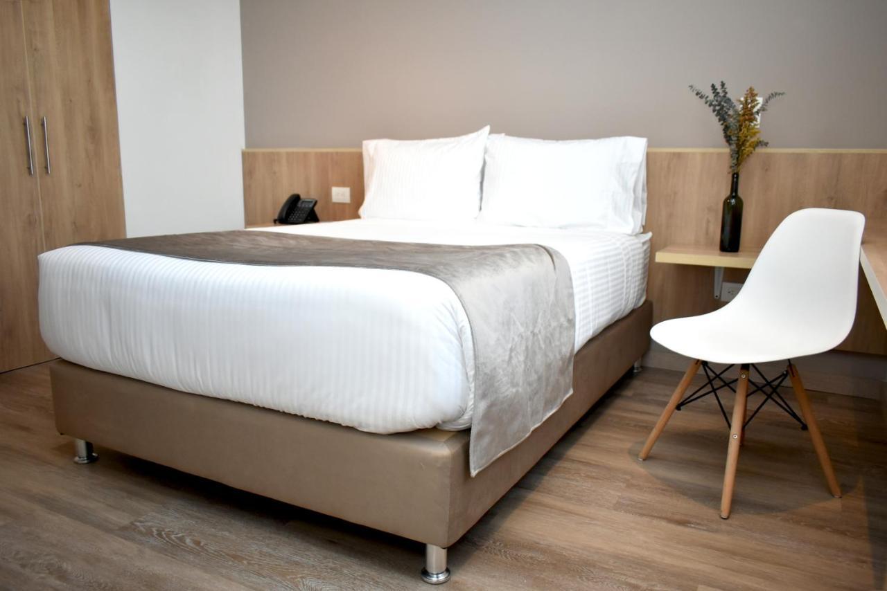 Em Hotel Corferias Embajada Americana 보고타 외부 사진