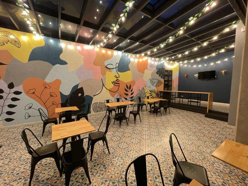 Em Hotel Corferias Embajada Americana 보고타 외부 사진