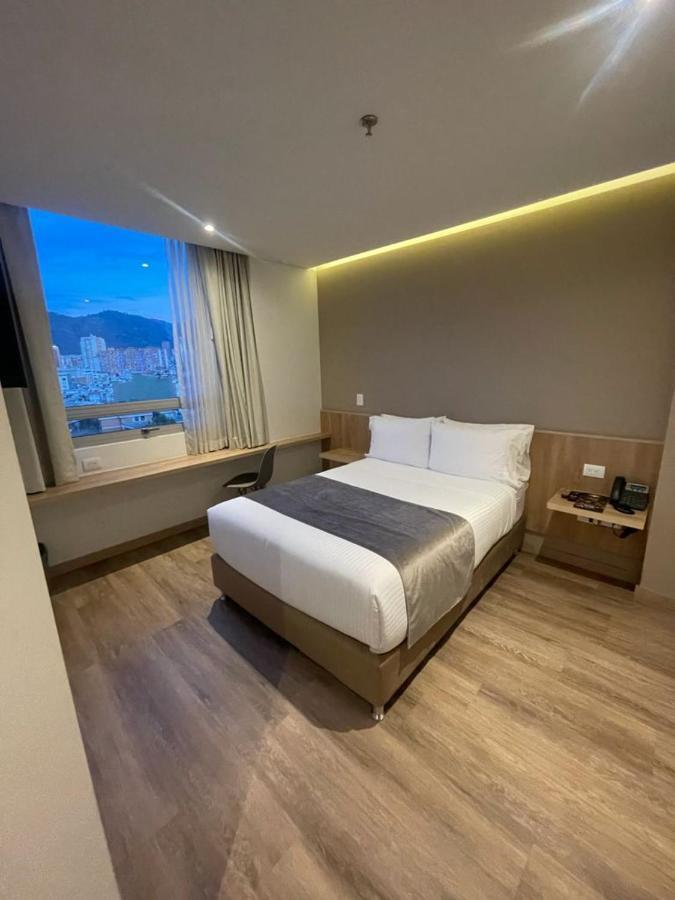 Em Hotel Corferias Embajada Americana 보고타 외부 사진