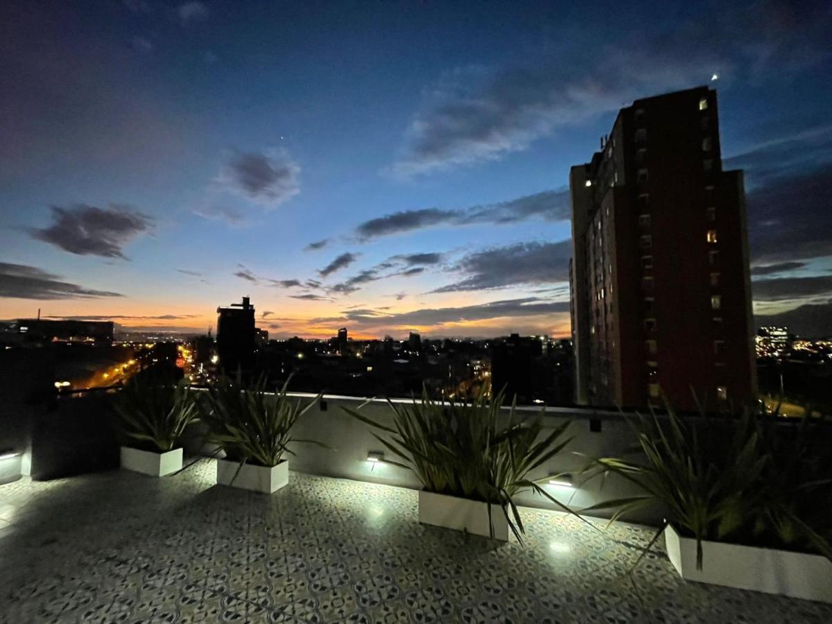 Em Hotel Corferias Embajada Americana 보고타 외부 사진