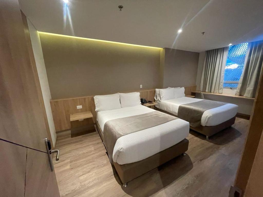 Em Hotel Corferias Embajada Americana 보고타 외부 사진