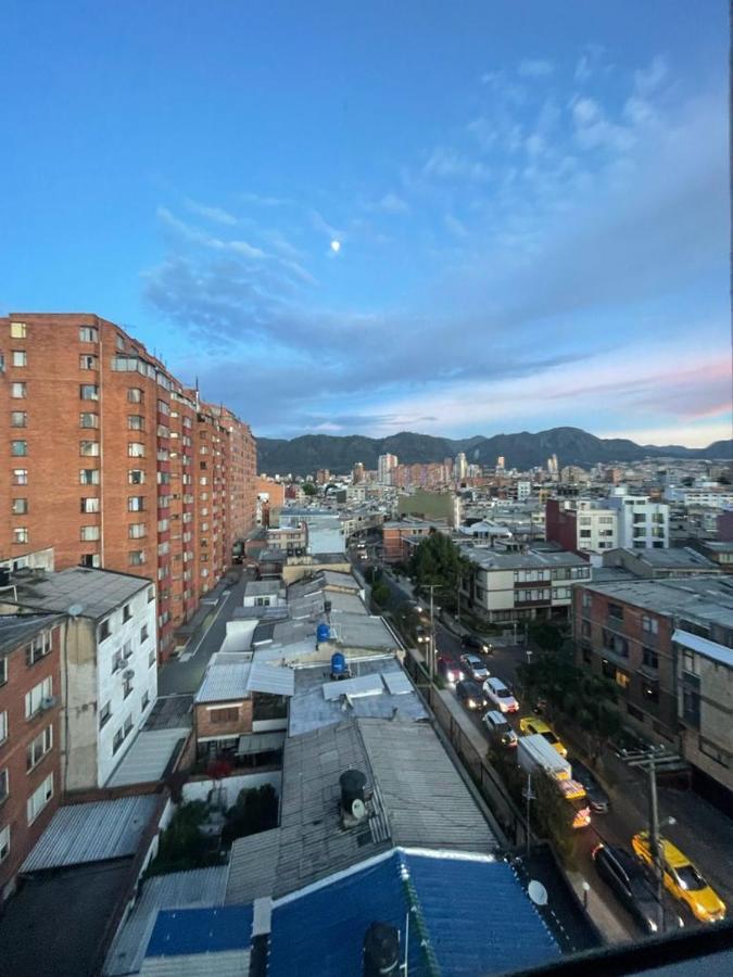 Em Hotel Corferias Embajada Americana 보고타 외부 사진
