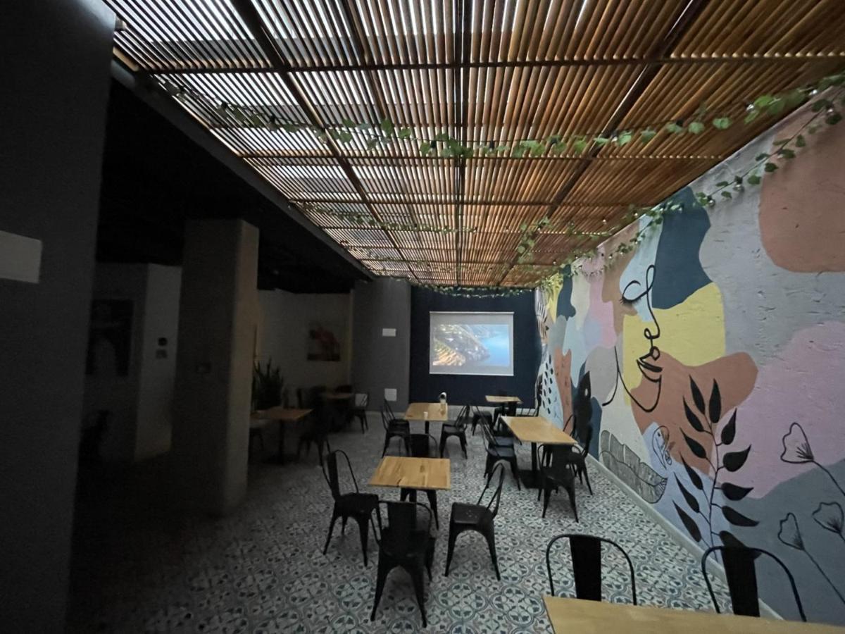 Em Hotel Corferias Embajada Americana 보고타 외부 사진